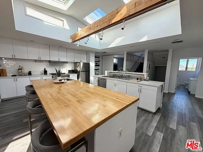 46 Rose Ave — Photo 23