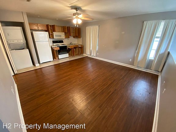 3rd image of 4315 Four Oaks Blvd #B