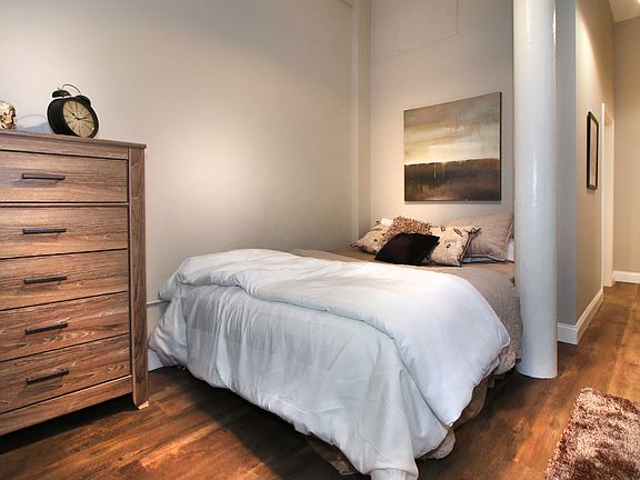 5th image of 44 Winter St APT 206