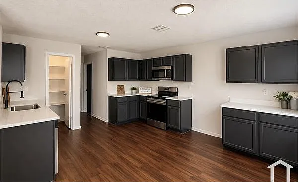 5 bed, 2484 sqft, $3,500 — Photo 4