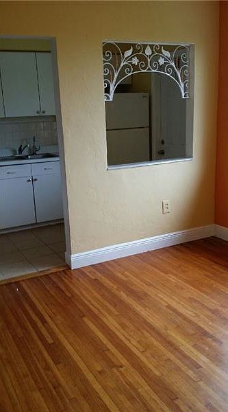 2nd image of 2200 Calais Dr APT 1