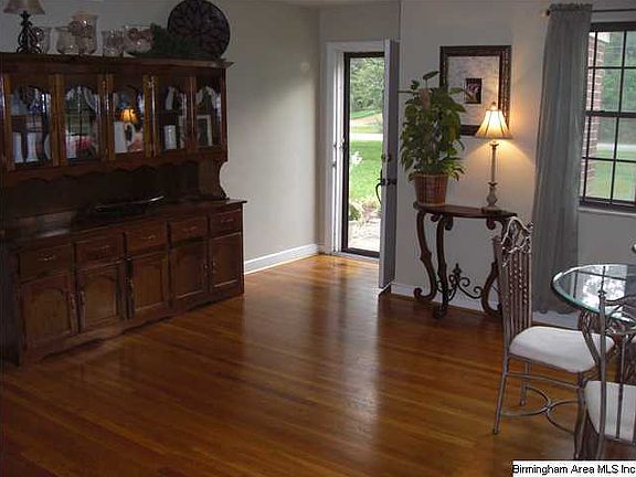 3rd image of 998 Forest Hills Dr
