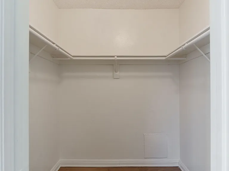 905 North 3rd Comfort, Community & Convenience in Vibrant Burbank — Photo 18