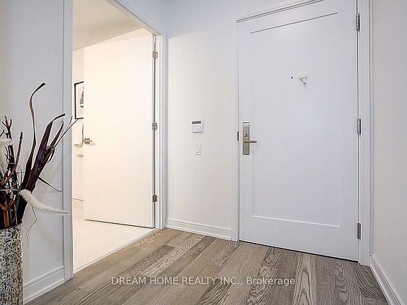 3rd image of 3 Gloucester St #1809