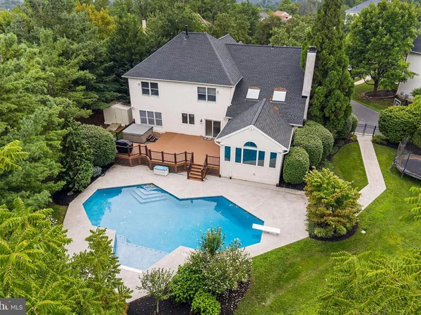 2111 Peregrine Cir, Audubon, PA 19403