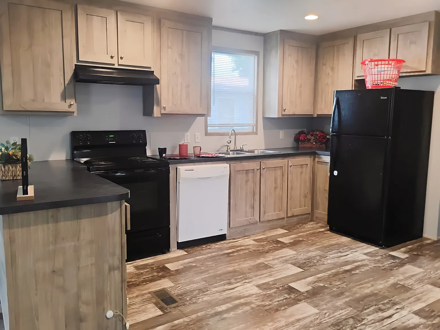 3 bed, 1216 sqft, $1,390 — Photo 2