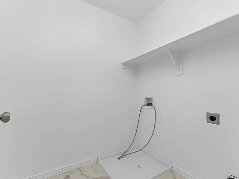 246 S 1800 E — Photo 21