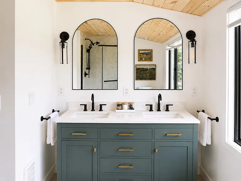 Bathroom 2 - View 1