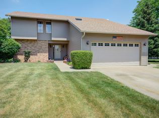 525 San Carlos Rd, Minooka, IL 60447