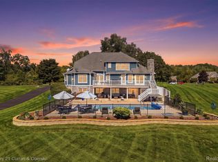 13096 Macneil Ct, Milford, MI 48380