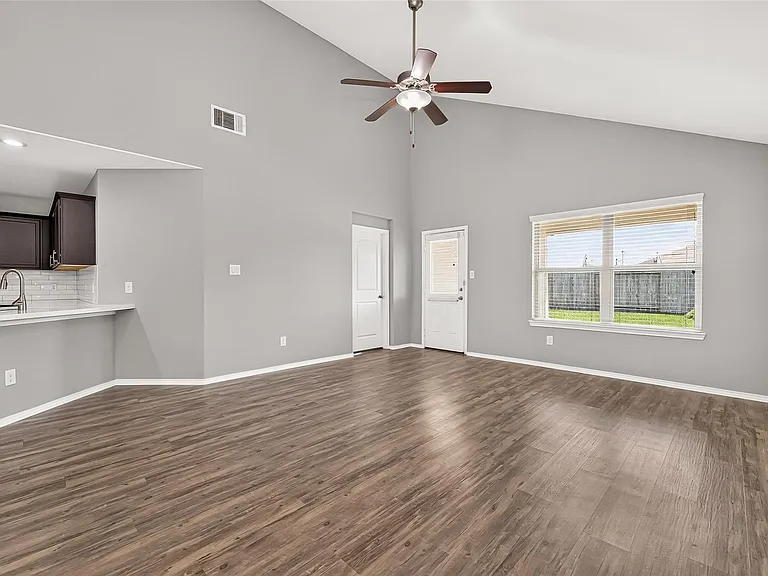 6014 Namika St — Photo 10