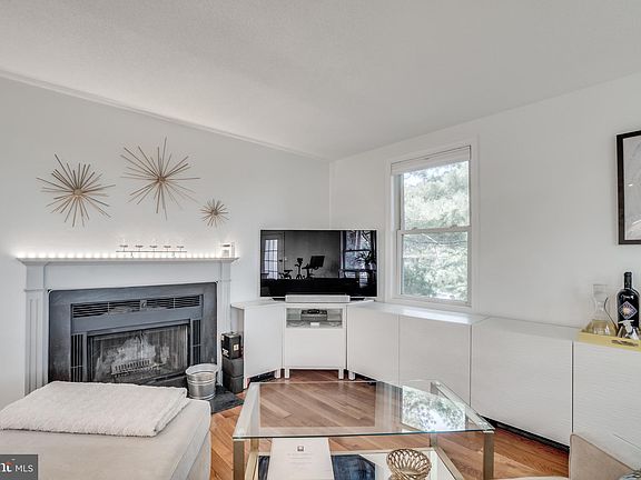 4th image of 100 N George Mason Dr #2