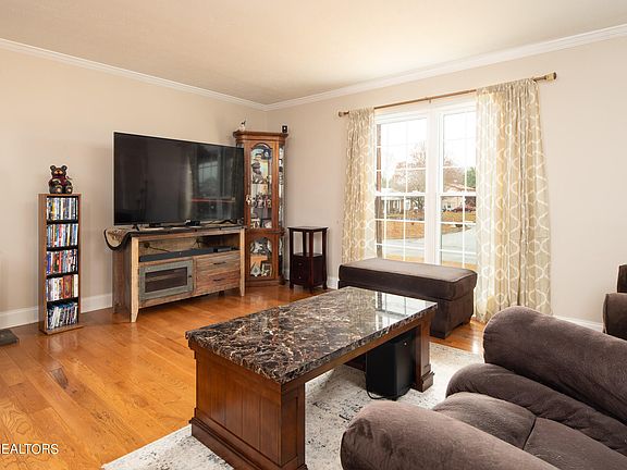 4th image of 417 Timberline Dr