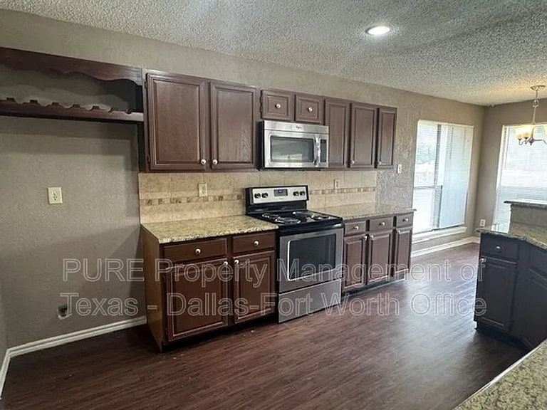 1404 Straus Rd — Photo 9