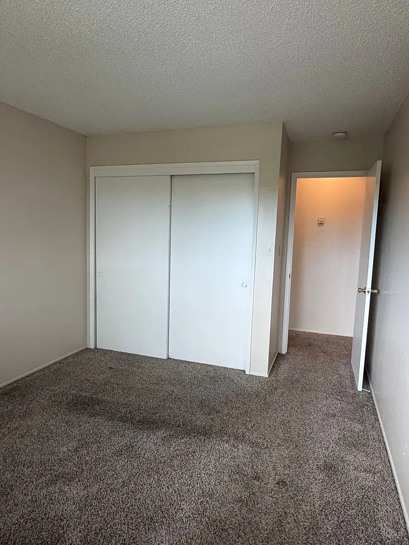 Park Oaks Apartments — Photo 4