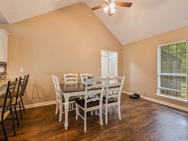 105 Foxwood Ct — Photo 9