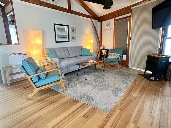 2nd image of 411 Beach Ave