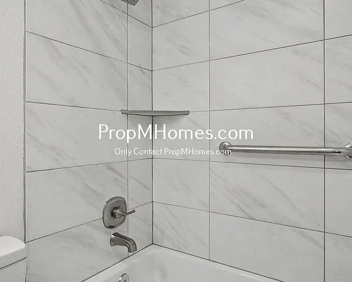7032 N Burlington Ave — Photo 12