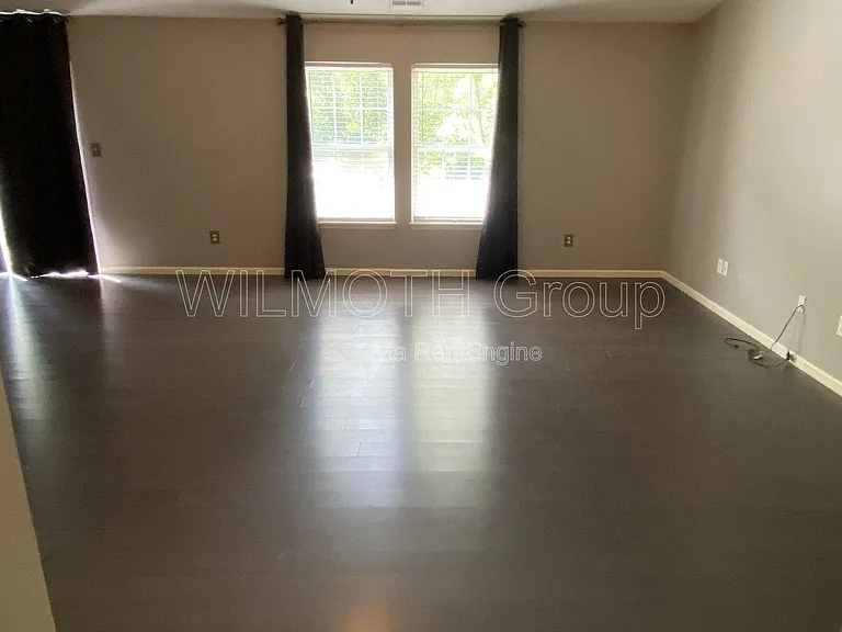 313 Tamarack Ct — Photo 2