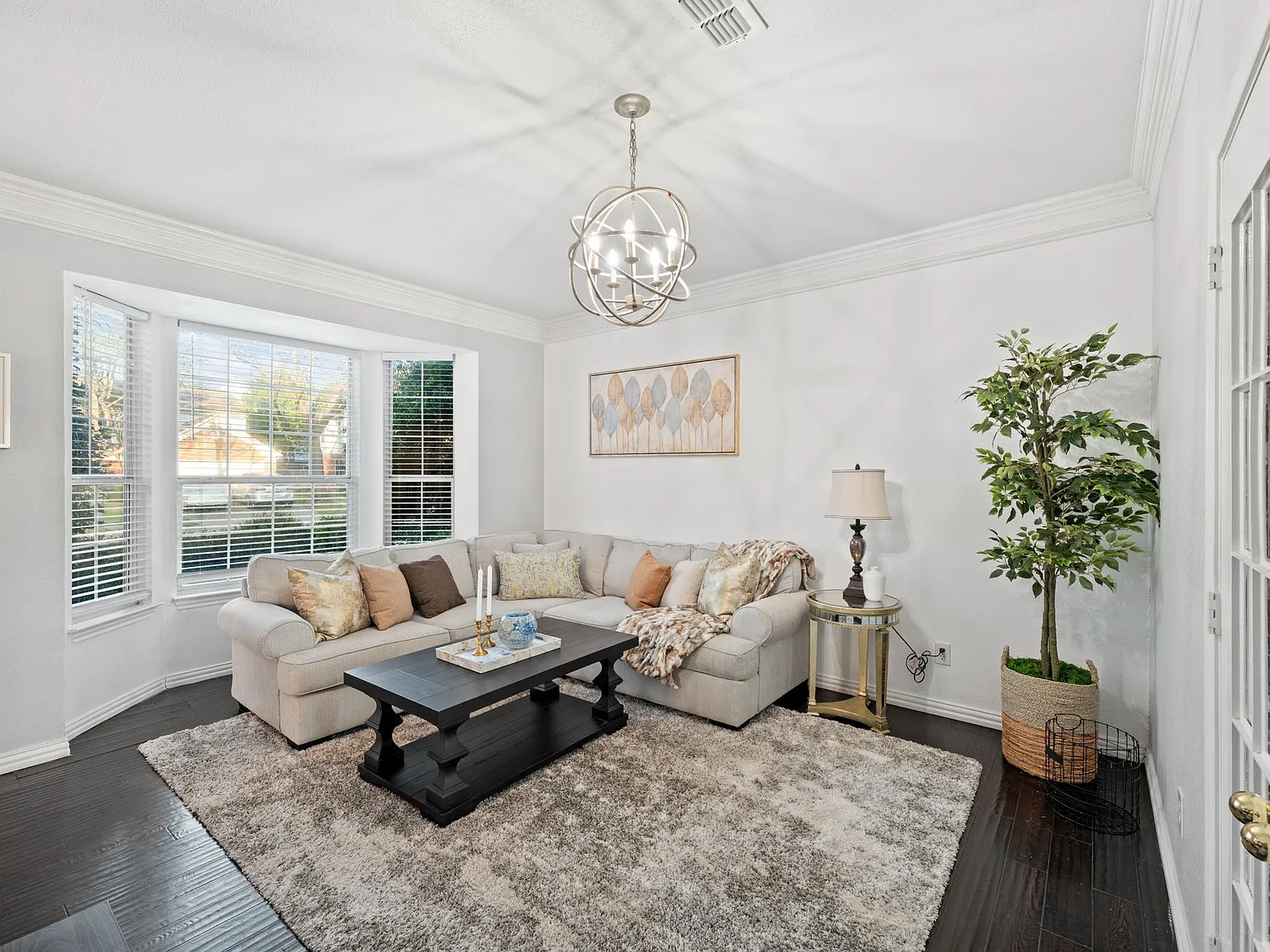 4 bed, 2.5 bath, 2416 sqft, $6,500 — Photo 4