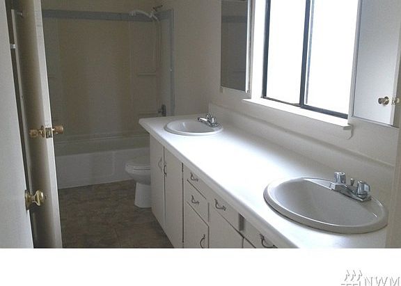 5th image of 1631 Washington St
