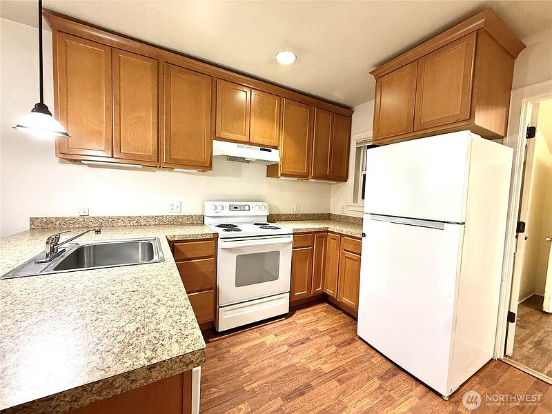 4th image of 417 15th Avenue