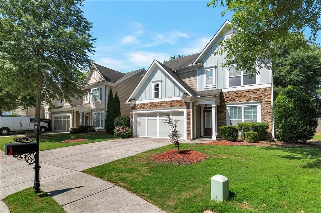 4 bed, 2.5 bath, 2130 sqft, $2,750 — Photo 2