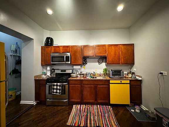 2nd image of 1501 N California Ave APT 1B
