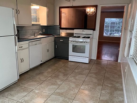5th image of 242 Pershing Ave
