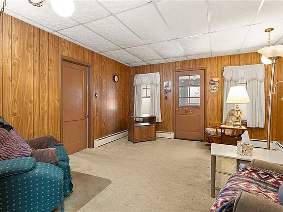 4th image of 85 Stillwater Rd