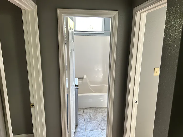423 E 35th Ave — Photo 10