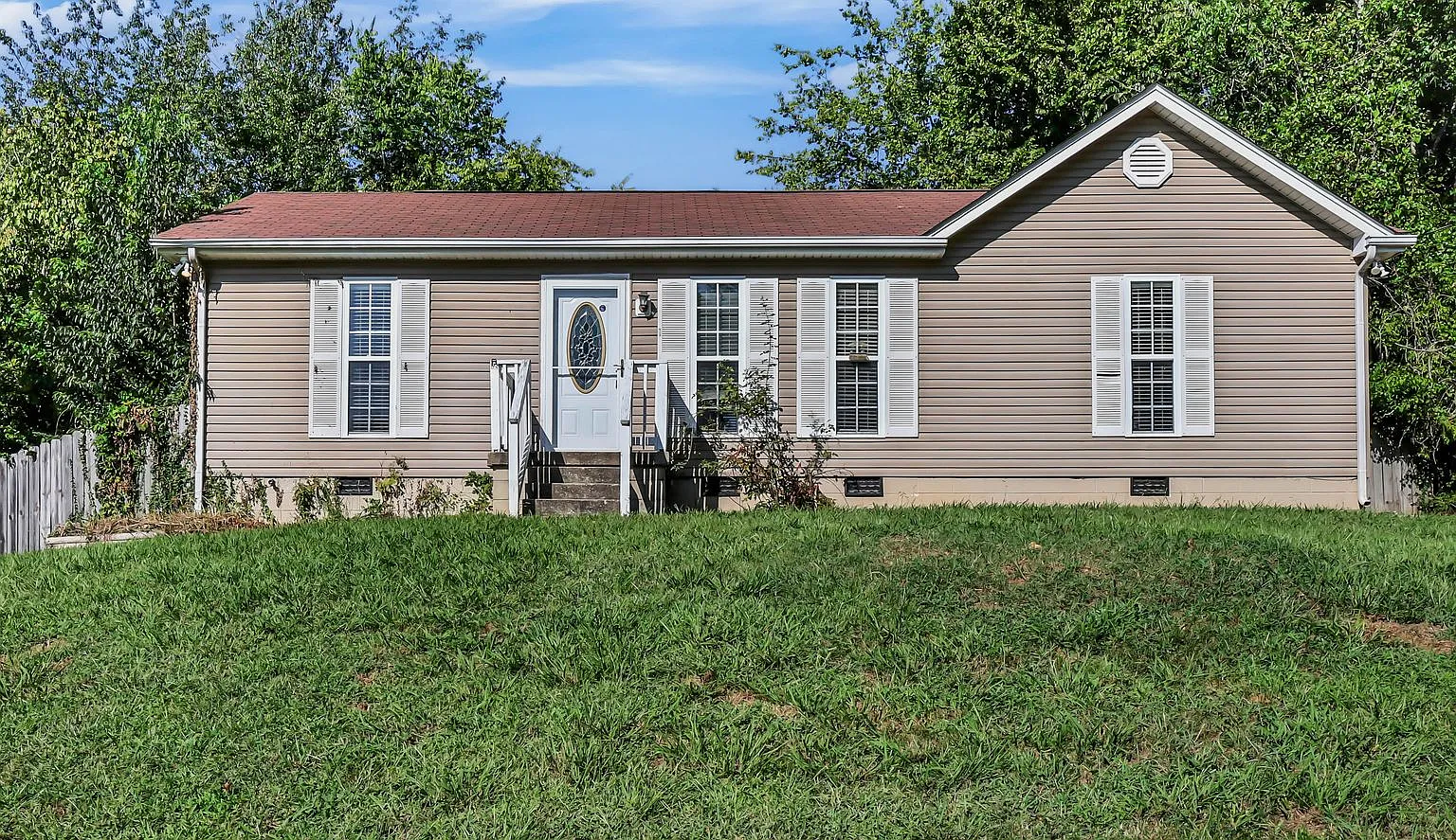 1584 Boxcroft Rd — Photo 1