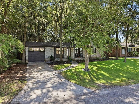 3rd image of 1203 Valley Dr