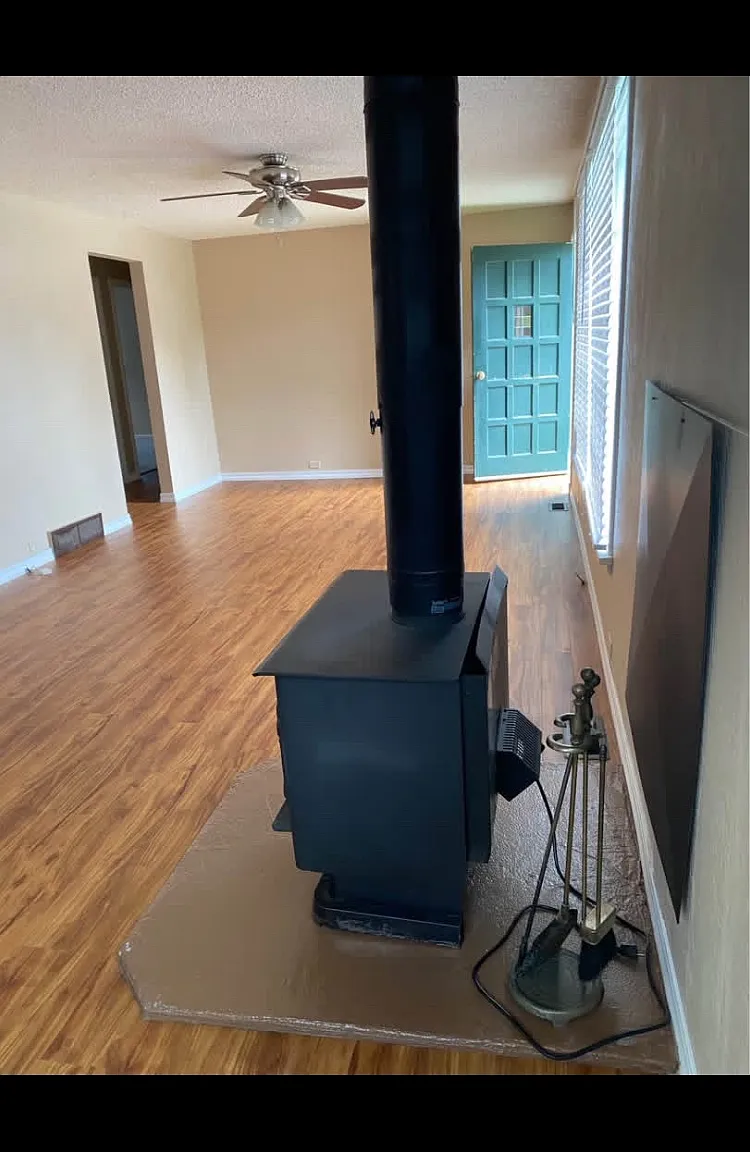3 bed, 2296 sqft, $1,600 — Photo 4