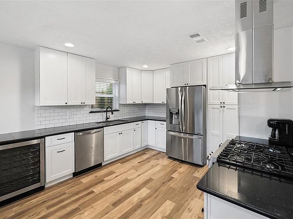 5th image of 9502 Bob White Dr