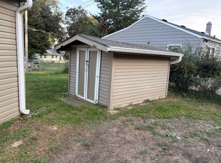 3242 S 40th St, Omaha, NE 68105