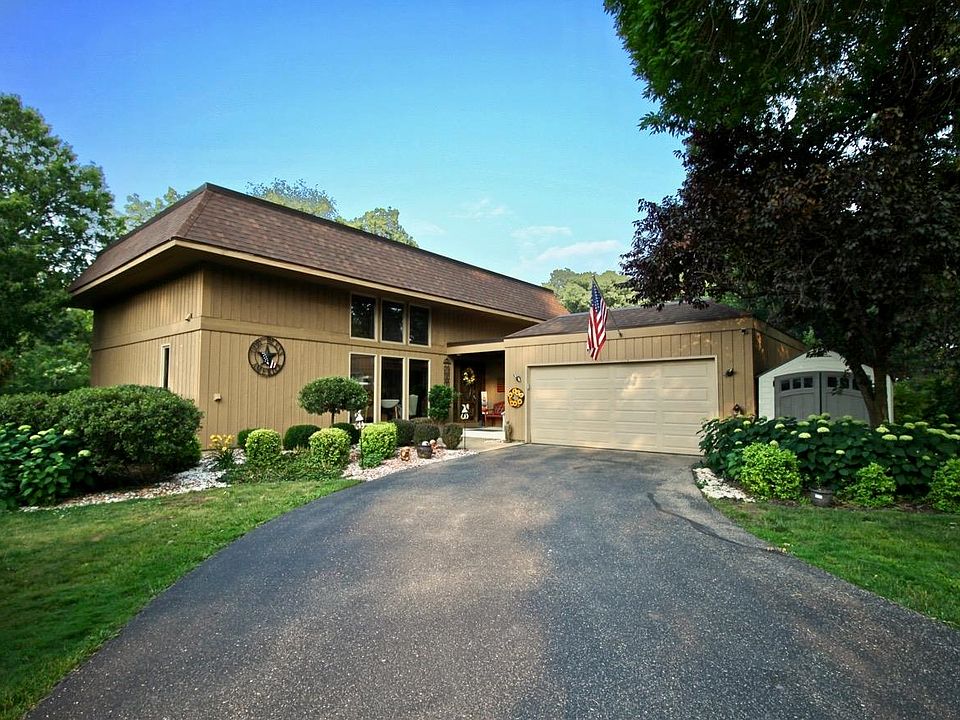 1st image of 2637 White Oaks Dr