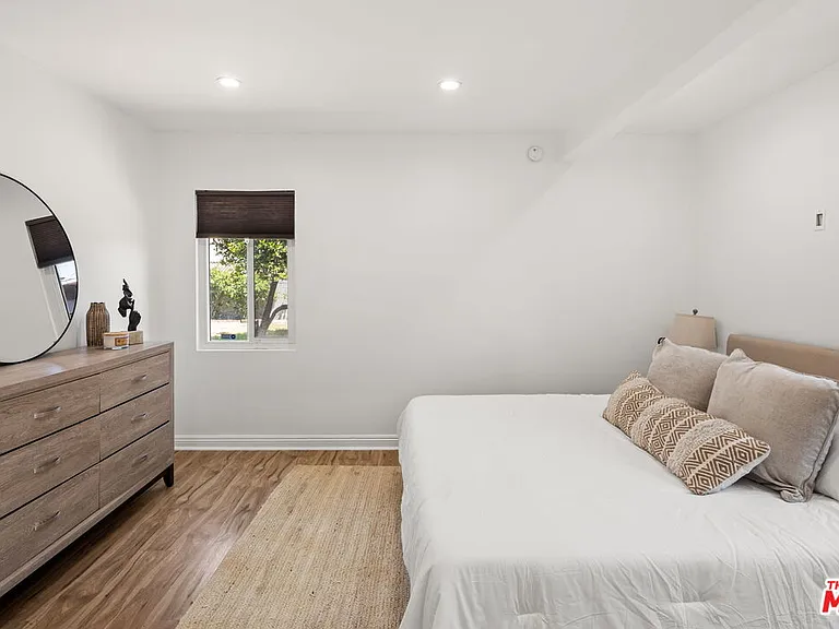 12801 Friar St — Photo 33