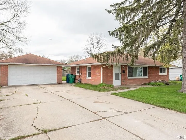 31733 Kathryn St — Photo 3