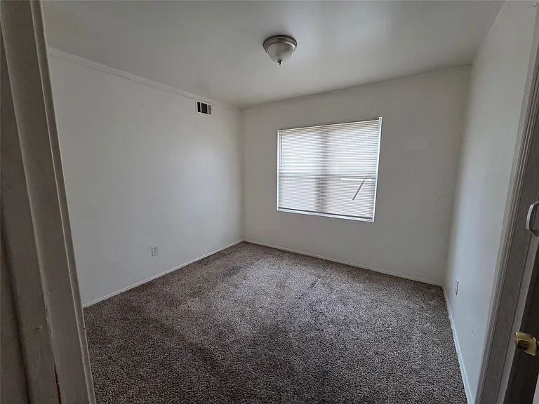 24511 Florence St — Photo 4