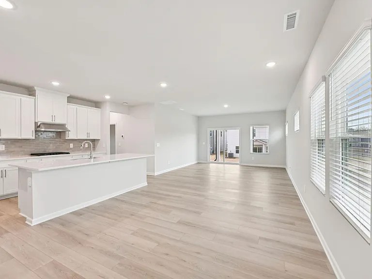 1041 Saint Lawrence Dr — Photo 4