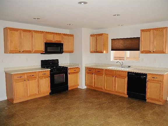 3rd image of 13037 Cerritos Ct