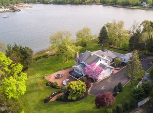 8 Bridge Rd, Setauket, NY 11733