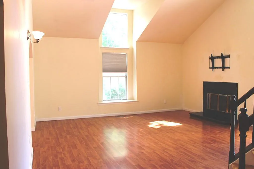 Building Photo - 2304 Buckingham Cir