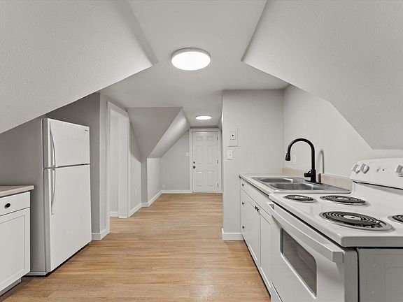 5th image of 521 S Ash St #521
