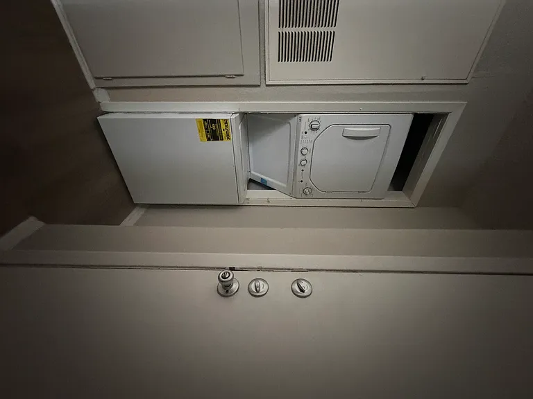 Huntington Park Apartments — Photo 14