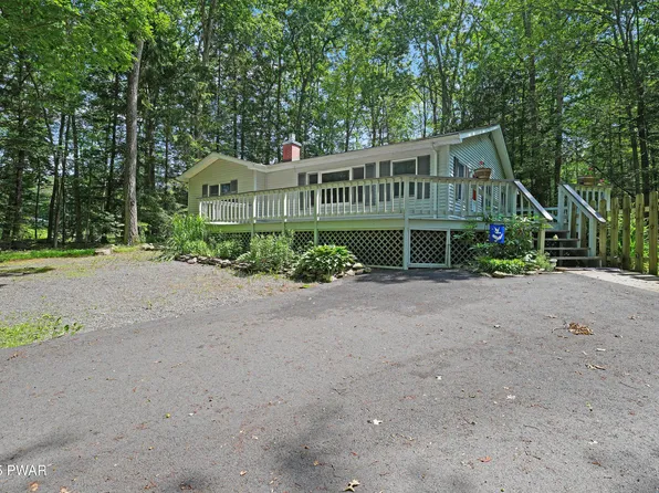800 Lakeview Pl, Hawley, PA 18428