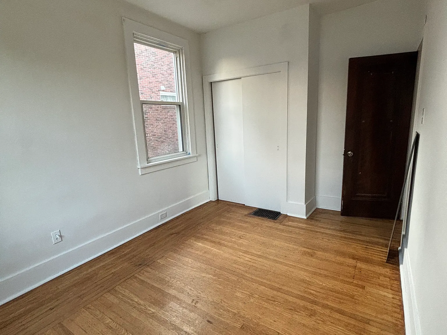 3672 Myrtle Ave — Photo 2