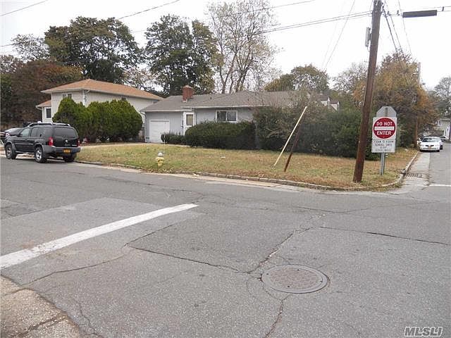 2nd image of 919 Park Ave