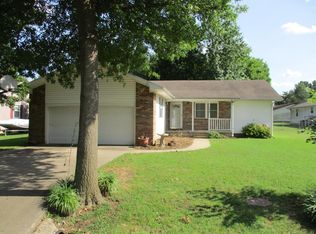 1208 E Buckeye St, Columbus, KS 66725